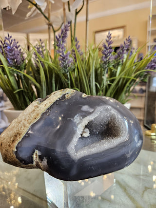Druzy Agate Geode, Blue and White

CHIQUE Rock Shop