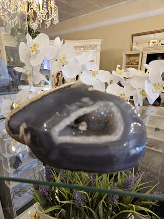Druzy Agate Geode, Blue and White

CHIQUE Rock Shop