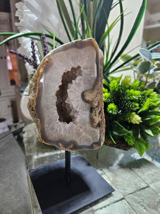 White Agate on Metal Stand

CHIQUE Rock Shop