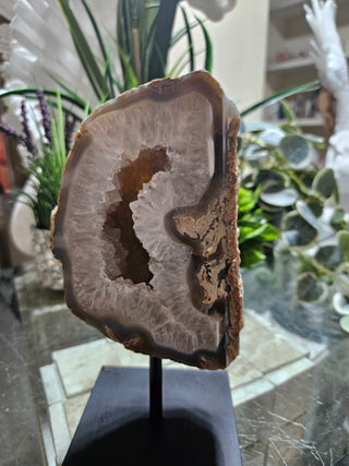 White Agate on Metal Stand

CHIQUE Rock Shop
