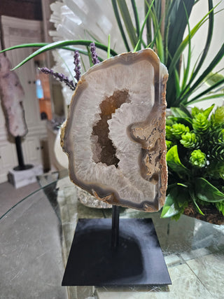 White Agate on Metal Stand

CHIQUE Rock Shop