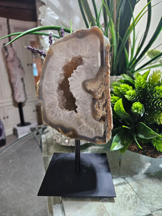 White Agate on Metal Stand

CHIQUE Rock Shop