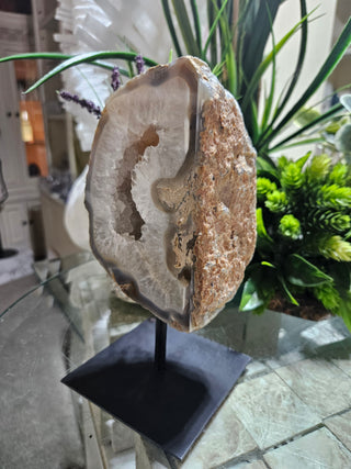 White Agate on Metal Stand

CHIQUE Rock Shop