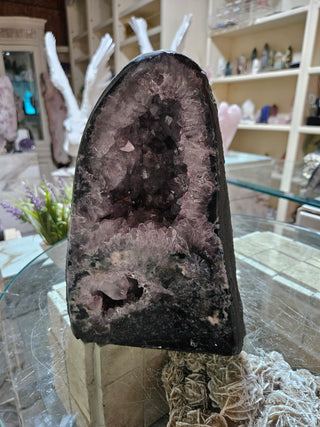 AMETHYST CAVE, CATHEDRAL

CHIQUE Rock Shop 