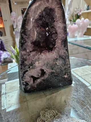 AMETHYST CAVE, CATHEDRAL

CHIQUE Rock Shop 