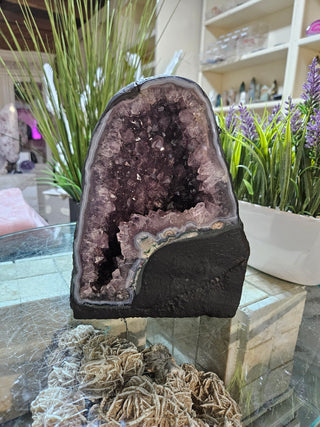 AMETHYST CAVE, CATHEDRAL

CHIQUE Rock Shop 
