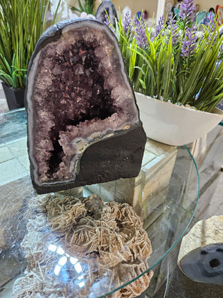 AMETHYST CAVE, CATHEDRAL

CHIQUE Rock Shop 

