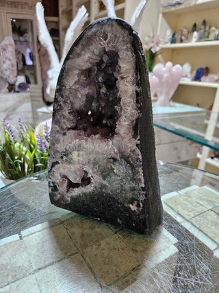 AMETHYST CAVE, CATHEDRAL

CHIQUE Rock Shop 
