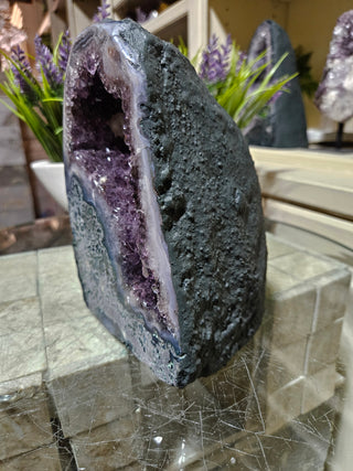 AMETHYST & WHITE CRYSTAL CALCITE

CHIQUE Rock Shop