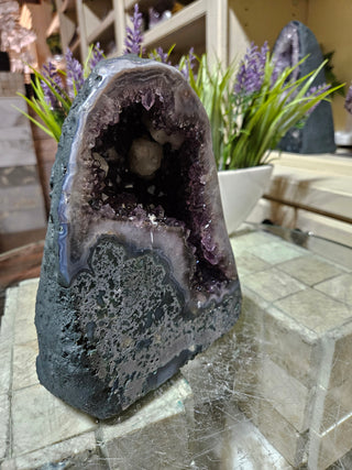 AMETHYST & WHITE CRYSTAL CALCITE

CHIQUE Rock Shop