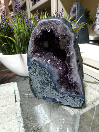 AMETHYST & WHITE CRYSTAL CALCITE

CHIQUE Rock Shop