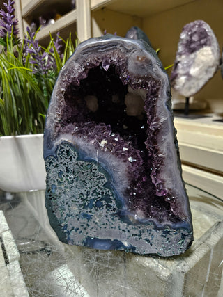 AMETHYST & WHITE CRYSTAL CALCITE

CHIQUE Rock Shop