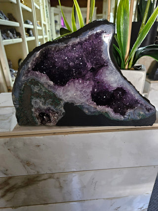 Amethyst Geode looks like a dolphin.  Lovely piece.

CHIQUE Rock Shop 