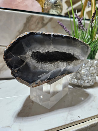 BLUE and GRAY Agate GEODE

CHIQUE Rock Shop