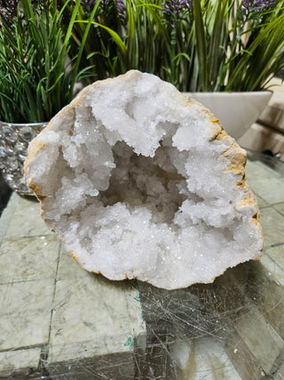 CLEAR QUARTZ GEODE

CHIQUE Rock Shop