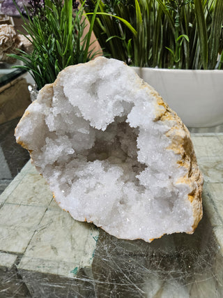 CLEAR QUARTZ GEODE

CHIQUE Rock Shop