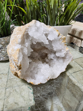 CLEAR QUARTZ GEODE

CHIQUE Rock Shop