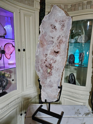 PINK AMETHYST ON METAL STAND

CHIQUE Rock Shop