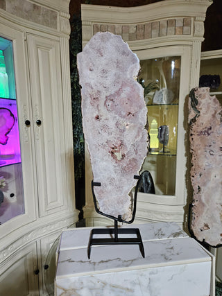 PINK AMETHYST ON METAL STAND

CHIQUE Rock Shop
