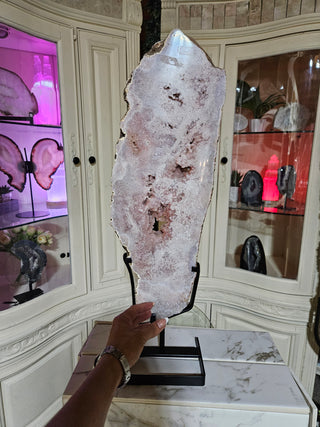 PINK AMETHYST ON METAL STAND

CHIQUE Rock Shop