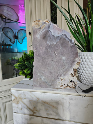 PINK AMETHYST SLAB

CHIQUE Rock Shop