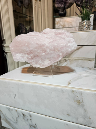 Raw Rose Quartz 

CHIQUE Rock Shop