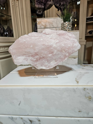 Raw Rose Quartz 

CHIQUE Rock Shop