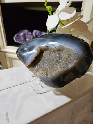 Agate crystal on a clear stand

CHIQUE Rock Shop