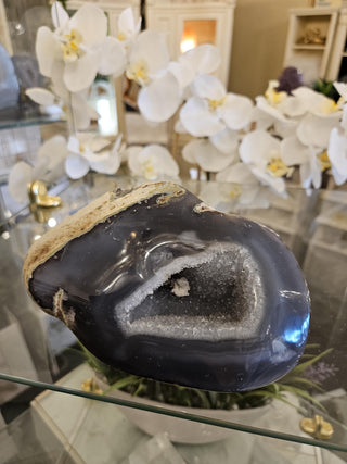 Druzy Agate Geode, Blue and White

CHIQUE Rock Shop