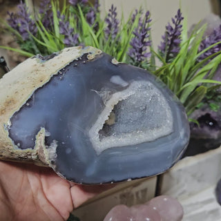 Druzy Agate Geode, Blue and White

CHIQUE Rock Shop