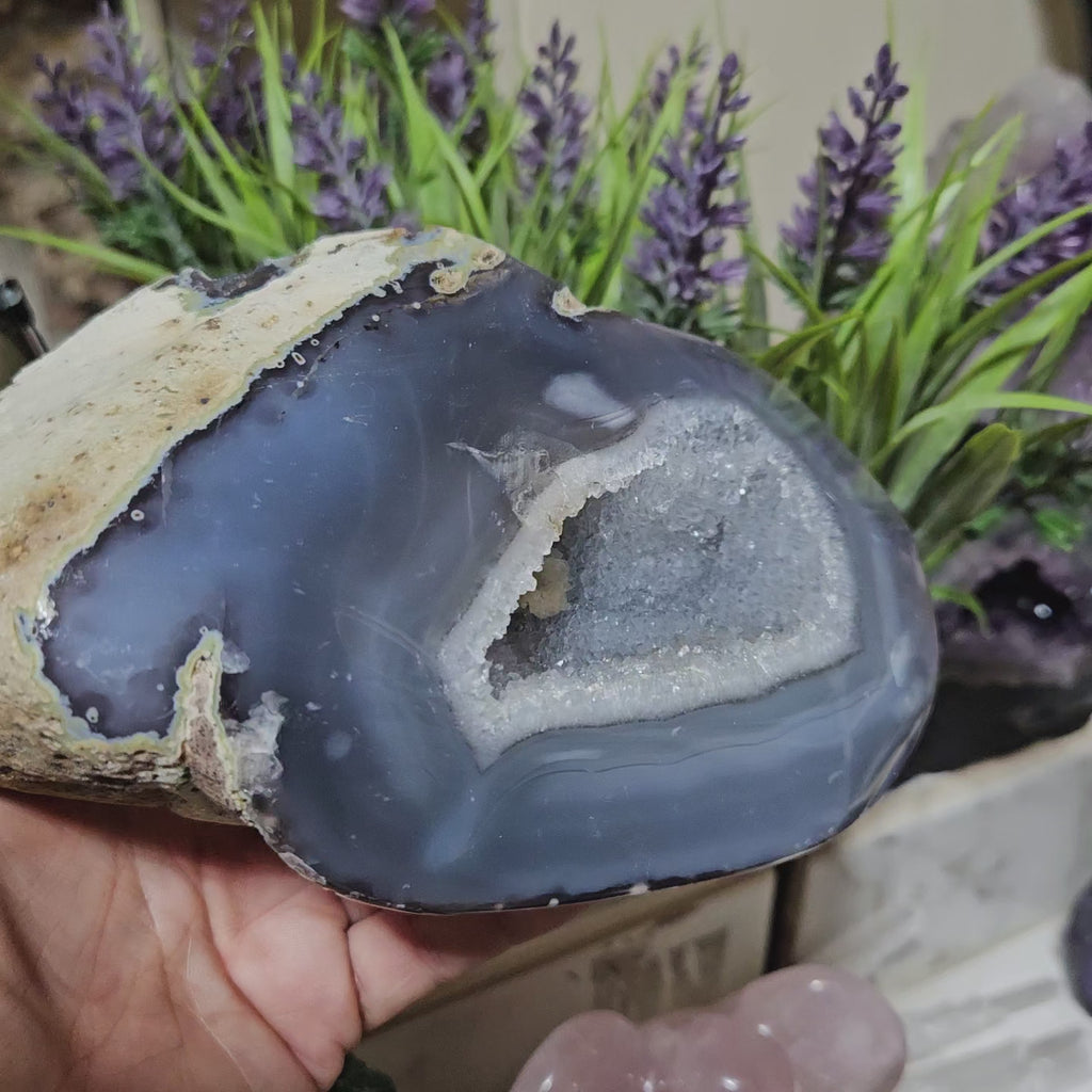 Druzy Agate Geode, Blue and White

CHIQUE Rock Shop