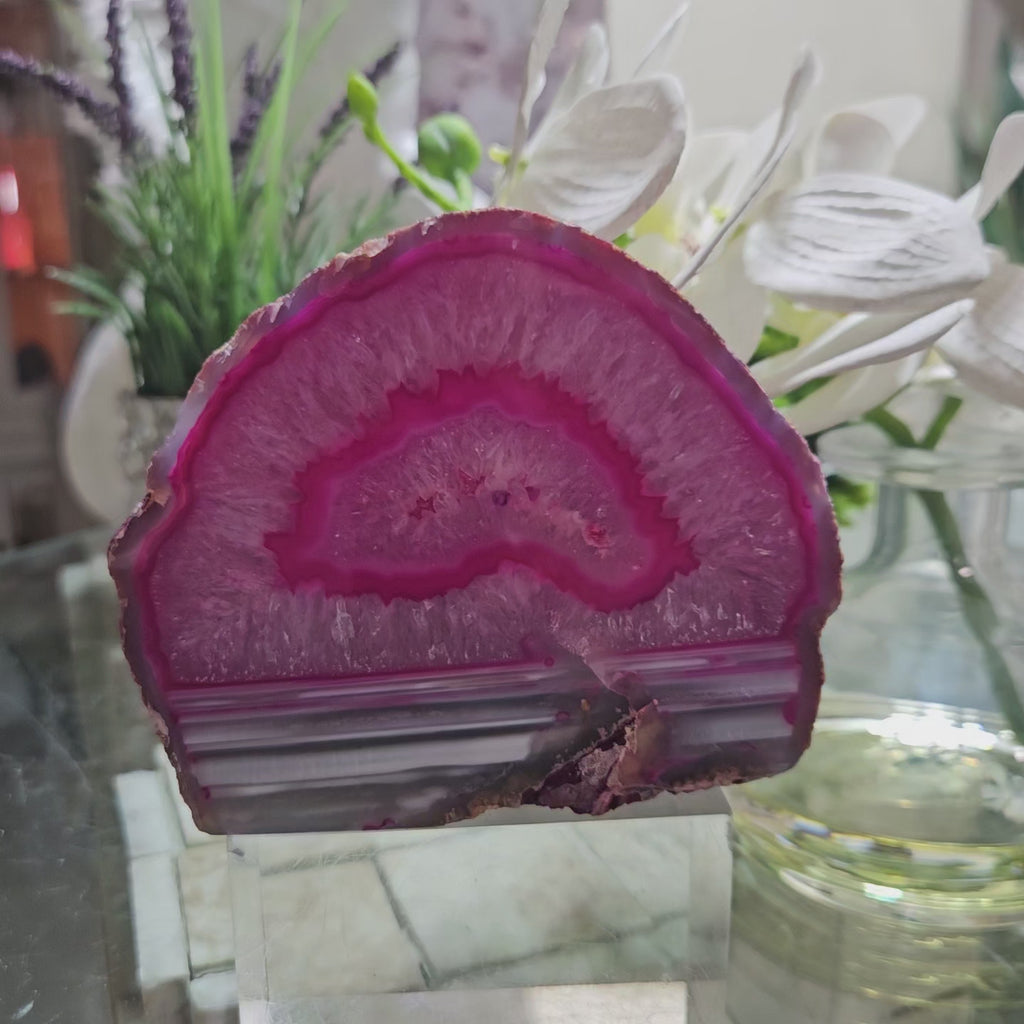 Pink Agate Slab

CHIQUE Rock Shop