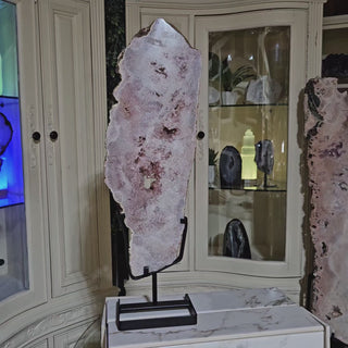PINK AMETHYST ON METAL STAND

CHIQUE Rock Shop