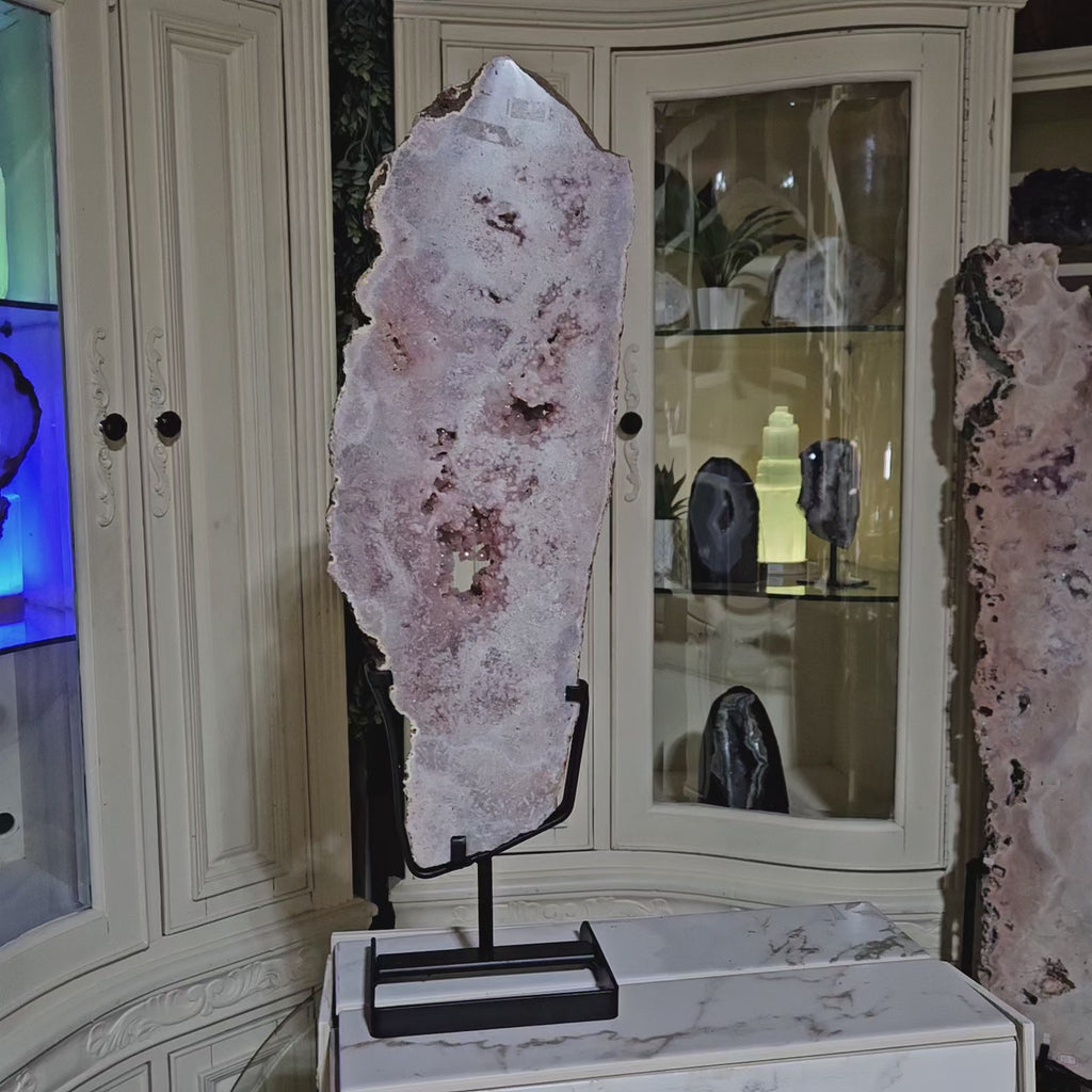 PINK AMETHYST ON METAL STAND

CHIQUE Rock Shop