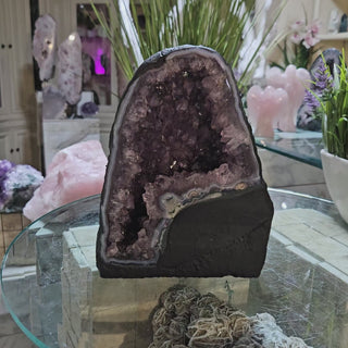 AMETHYST CAVE, CATHEDRAL

CHIQUE Rock Shop 
