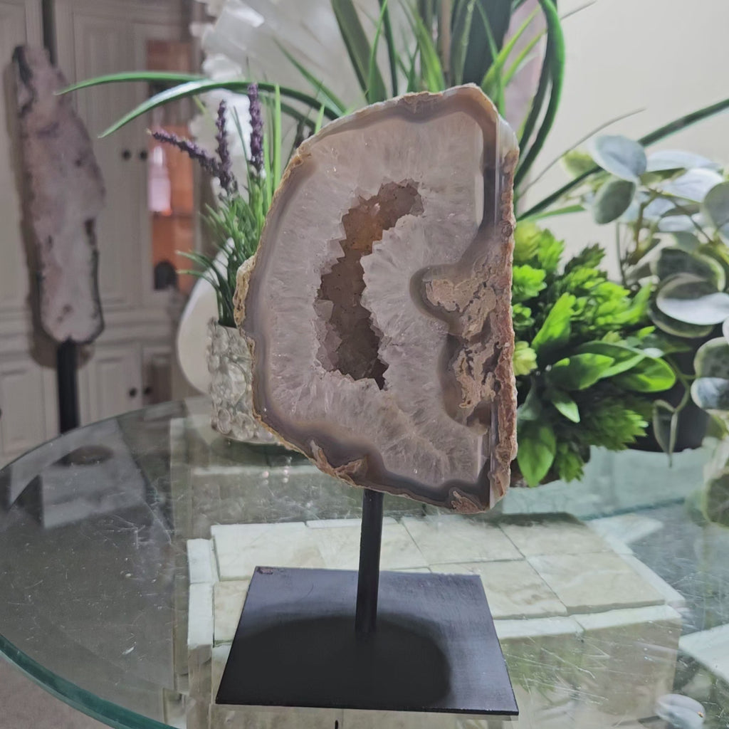 White Agate on Metal Stand

CHIQUE Rock Shop