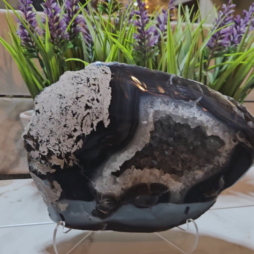 Charcoal and Light Gray Agate

CHIQUE Rock Shop