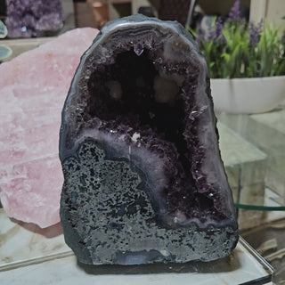 AMETHYST & WHITE CRYSTAL CALCITE

CHIQUE Rock Shop