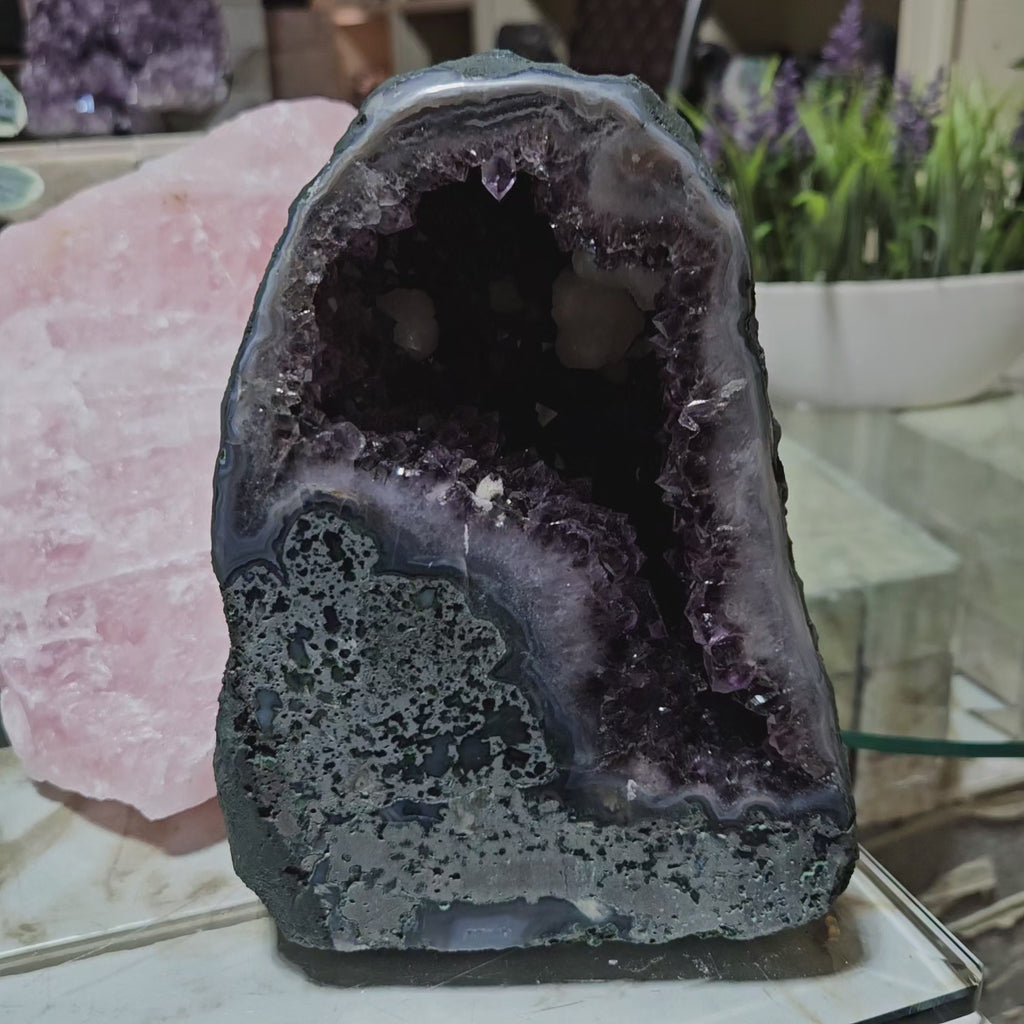 AMETHYST & WHITE CRYSTAL CALCITE

CHIQUE Rock Shop